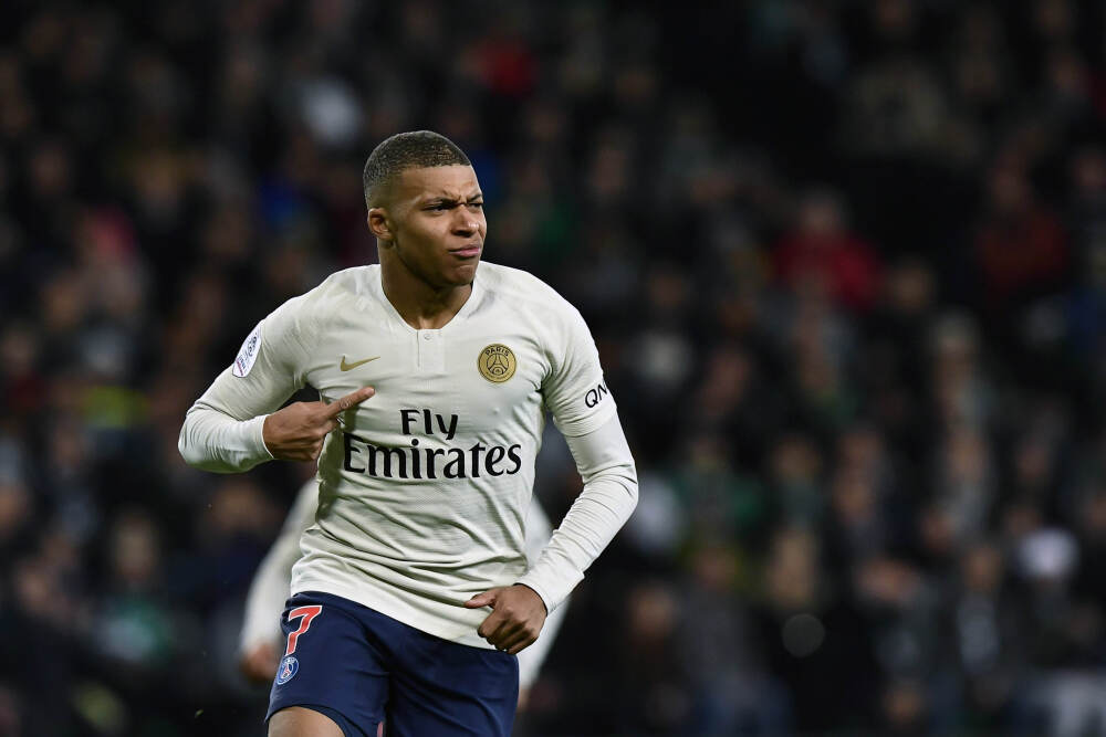 男人看女人看脸看身材, 女人看男人第一眼盯的从不钱